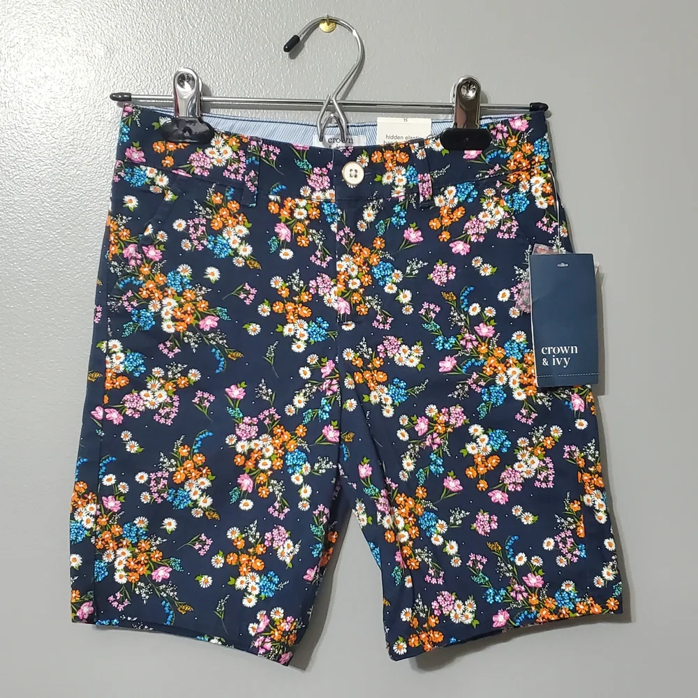 NWT Crown & Ivy Navy Floral Flat-Front Girl's Shorts Size 8 Adjustable Waist